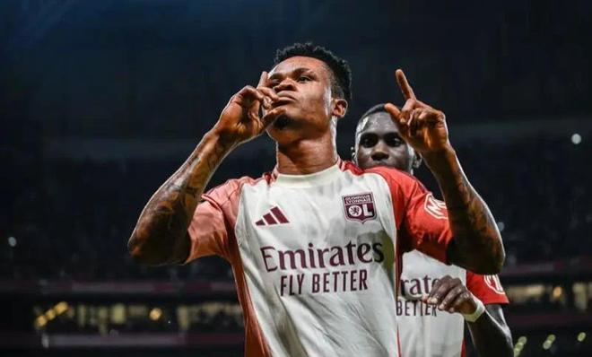 并引发了广 并引发了广