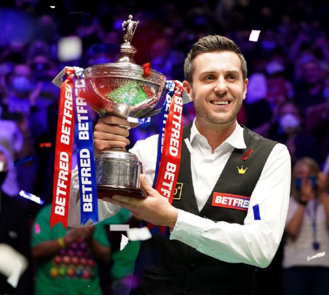 破咒了！凯恩职业生涯前14年无冠 今年3个月内连夺德甲+德超杯冠军